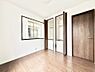 室内：■落ち着いた色合いのお部屋で穏やかな時間を楽しめます