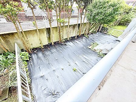 ■ガーデニングも楽しめる庭付き邸宅