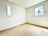 室内：1号棟  ■落ち着いた色合いのお部屋で穏やかな時間を楽しめます