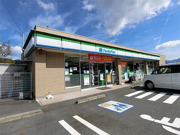 周辺：ファミリーマート 恵那峡店（1334m）