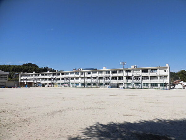 画像19:恵那市立長島小学校（1454m）