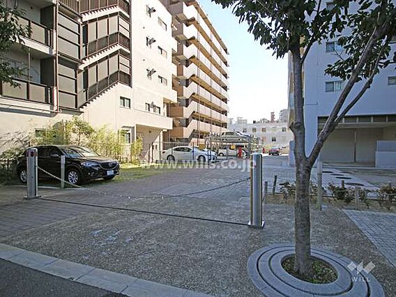 駐車場出入り口...