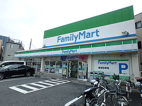 画像23:【コンビニエンスストア】ファミリーマート 赤羽岩淵町店まで332ｍ