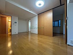 東京メトロ千代田線 代々木上原駅 徒歩16分の賃貸マンション 1階2LDKのリビング/ダイニング