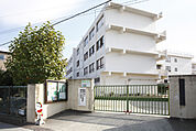 小学校「大東市立泉小学校まで1124ｍ」