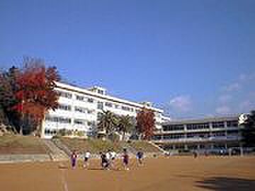 画像11:神戸市立高取台中学校（688m）