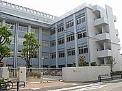 神戸市立駒ヶ林小学校（976m）