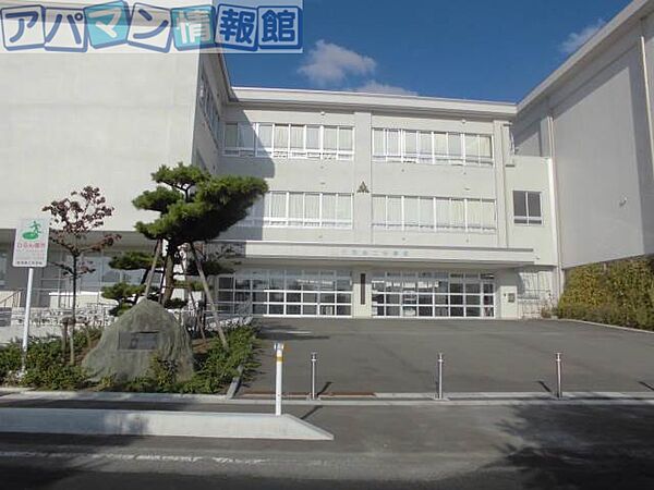 画像20:新潟市立新津第二中学校 608m