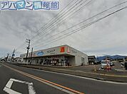 ウエルシア五泉村松店 173m