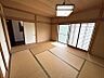 その他：【1階和室】暖かい日差しが差し込む和室です
