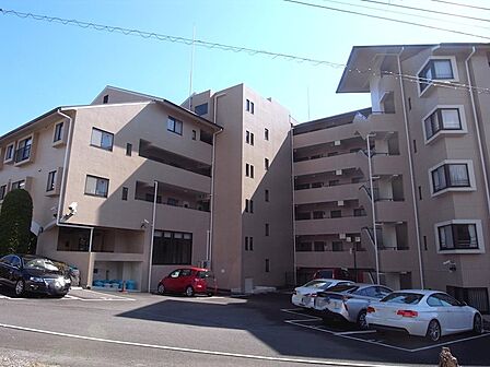 【駐車場1】エントランス横にあります