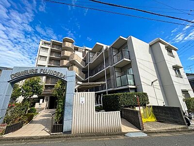 外観：近鉄南大阪線「土師ノ里」駅まで徒歩7分。大阪の都心へもアクセス良好です。