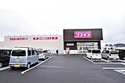 ディスカウントドラッグ　コスモス草牟田店【コスモス草牟田店】鹿児島市草牟田2丁目にあるドラッグストアです。取扱商品医薬品、化粧品、雑貨、食品、酒、たばこ 270m