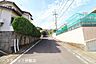 外観：前面道路含む現地写真
