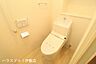 トイレ：【トイレ】ウォシュレット機能付きトイレです♪タオルリングやペーパーホルダーも完備です♪