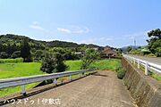 【外観写真】前面道路から敷地までは県道でつながっております。