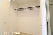 【廊下収納】便利な廊下収納！家族共通で使用できるので、掃除道具や趣味のものを収納可能！