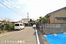 外観：【前面道路】北東側前面道路、東南方面前面道路幅員約7.0ｍと離合も楽々の広さ