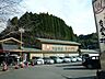 周辺：たぬき湯「山の気と川のオゾン」が感じられるたぬき湯のお湯は二つの源泉から湧き出るエメラルドグリーンのかけ流し。営業 6：00～24：00 420m