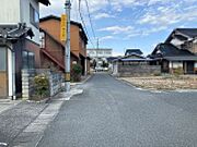 西側前面道路