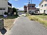 外観：進入路部分。市道から当該物件方面を撮影。