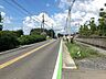 外観：前面道路含む現地写真
