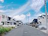 外観：前面道路含む現地写真
