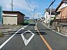 外観：前面道路含む現地写真