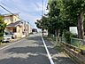 外観：前面道路含む現地写真