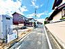 外観：前面道路含む現地写真