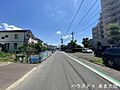 車がすれ違うの...