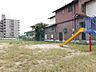 周辺：「新居屋第2ちびっ子広場」　鉄棒、滑り台、ブランコ、円形のジャングルジムがあります。見渡せる広さでお子様が公園内のどこにいても目が届くので安心。 230m