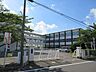 周辺：正則小学校教育目標 「夢をもち未来を切り拓く－かしこくあたたかくたくましく－ 」。HPは1記事につき画像がたくさん使われており学校での子供たちの様子がよくわかります。 400m