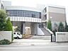 周辺：小牧中学校【小牧市の公立中学校で生徒数が多く活気ある学校。周辺にはラ・ムーやドン・キホーテなどの商業施設があり日常の買い物にも便利な立地です。地域に根ざした学校として安定した教育環境が整っています】…