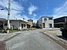 外観：前面道路含む現地写真