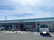 ファミリーマート南国岡豊店 2700m