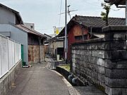 現況、前面道路がコンパクトですが、水路の占有許可の取得により拡幅が可能です。「それってどんな手続きが必要ながやろう？」すべてサポートいたしますのでご安心ください＾＾ぜひハウスドゥへ！