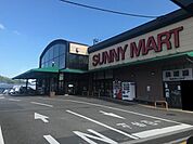 サニーマート中万々店 2600m