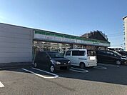 ファミリーマート比島町三丁目店 650m