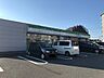 周辺：ファミリーマート比島町三丁目店 650m