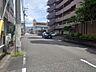 外観：前面道路含む現地写真