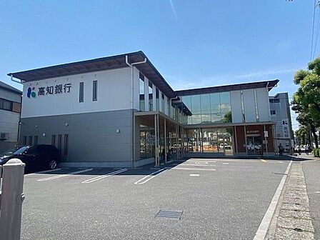 高知銀行久万川橋支店 950m