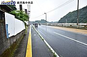 【前面道路】北向き道路です！4車線の広々とした道路です♪
