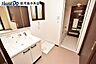 洗面：【洗面台同仕様】3面鏡で収納豊富！ハイバックカウンターでお掃除ラクラク！・扉の色を選べます