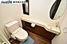 トイレ：【1階トイレ】手洗い器付きの余裕のある広さのトイレです♪