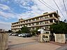 周辺：草牟田小学校【鹿児島市立草牟田小学校】は、城山2丁目に位置する1924年創立の小学校です。令和3年度の生徒数は482人で、20クラスあります。 750m