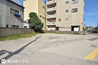 外観:南西角地【敷地面積165.26m2(49.99坪)】建築条件なし!商業地域の角地です! 外観:南西角地【敷地面積165.26m2(49.99坪)】建築条件なし!商業地域の角地です!