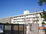 明和小学校【鹿児島市立明和小学校】は、明和2丁目に位置する1973年創立の小学校です。令和3年度の生徒数は385人で、16クラスあります。校訓は「礼儀正しく，たくましく，かしこく，心やさしく」です…