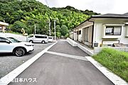 【前面道路】南向きの前面道路です！道路は共有持ち分のある道路になります！