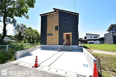 外観:北向き道路【敷地面積205.32m2(62.1坪)】駐車2台!現地のご案内致します♪ 外観:北向き道路【敷地面積205.32m2(62.1坪)】駐車2台!現地のご案内致します♪
